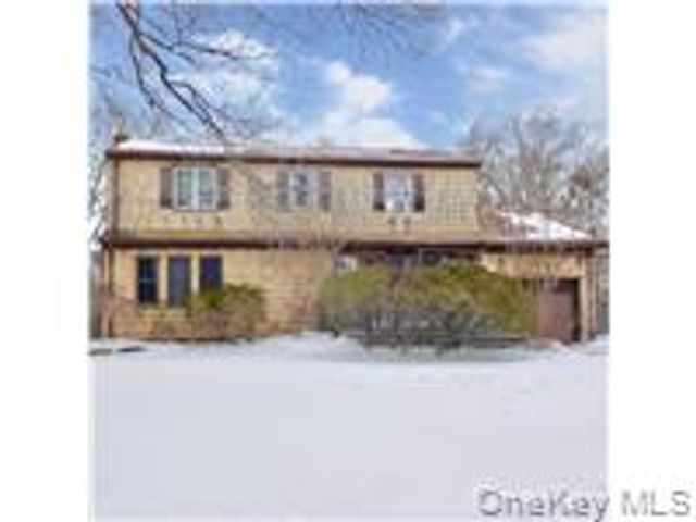 639 5th Street, Ronkonkoma, NY 11779