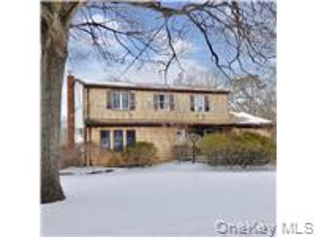 639 5th Street, Ronkonkoma, NY 11779