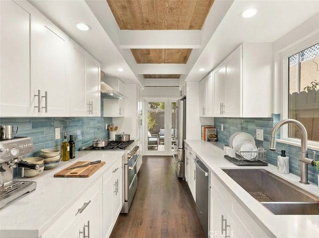 327 62nd Street, Newport Beach, CA 92663