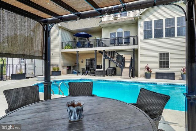104 MONUMENT DR, Elizabethtown, PA 17022