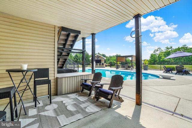 104 MONUMENT DR, Elizabethtown, PA 17022