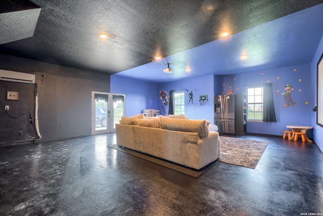9671 Crow Ln, Adkins, TX 78101