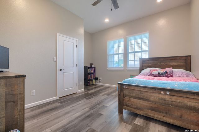 9671 Crow Ln, Adkins, TX 78101