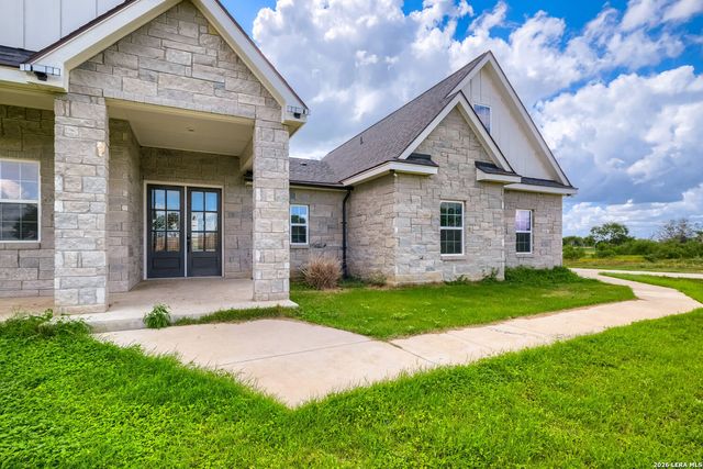 9671 Crow Ln, Adkins, TX 78101