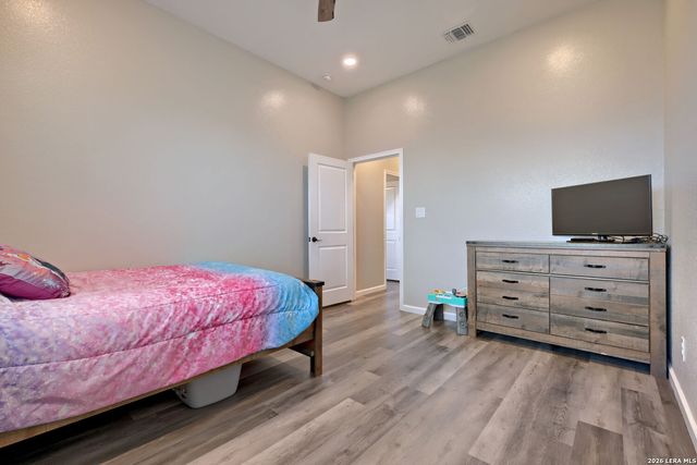 9671 Crow Ln, Adkins, TX 78101