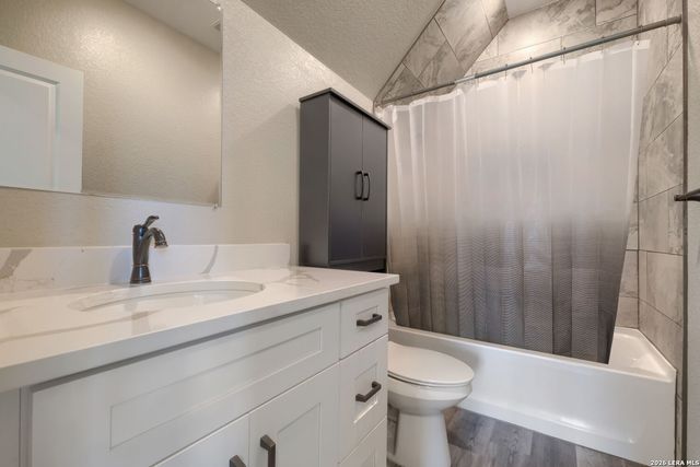 9671 Crow Ln, Adkins, TX 78101