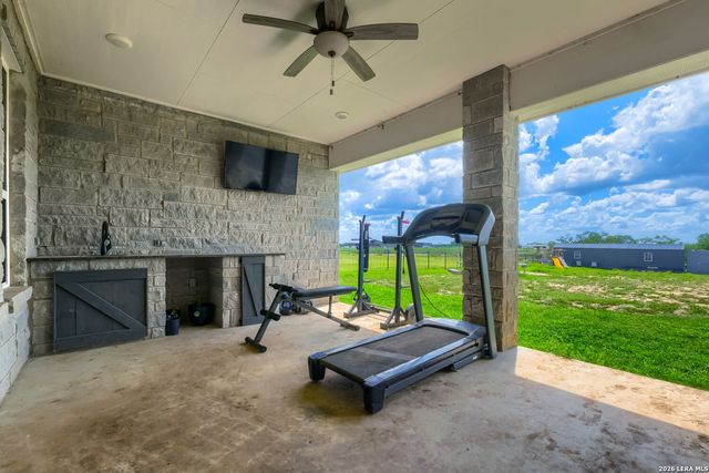 9671 Crow Ln, Adkins, TX 78101