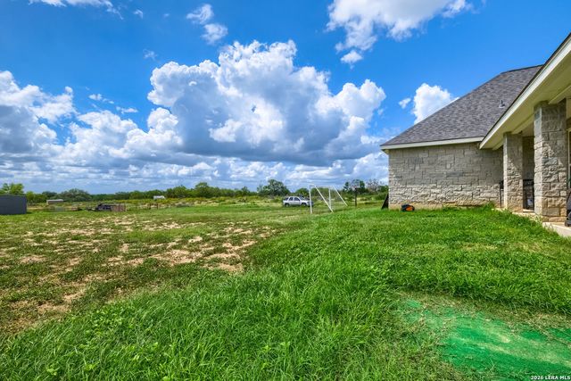 9671 Crow Ln, Adkins, TX 78101