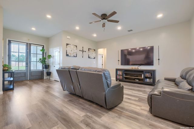 9671 Crow Ln, Adkins, TX 78101
