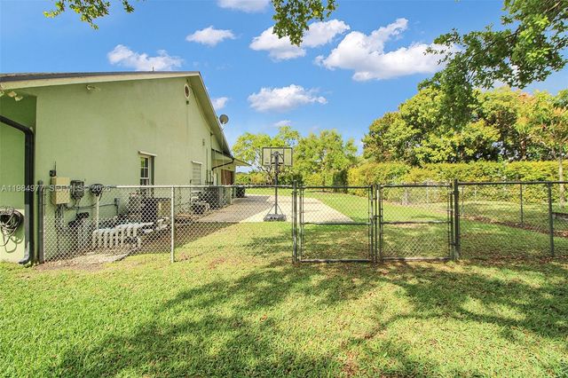 27825 SW 168th Ct, Homestead, FL 33031