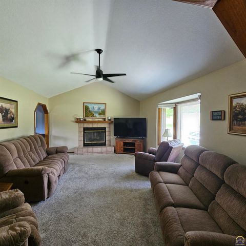 5334 NW Rochester RD, Topeka, KS 66617