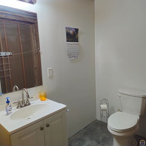 5334 NW Rochester RD, Topeka, KS 66617