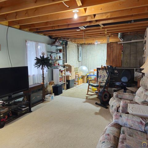 5334 NW Rochester RD, Topeka, KS 66617