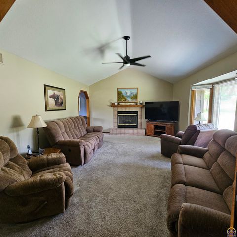 5334 NW Rochester RD, Topeka, KS 66617