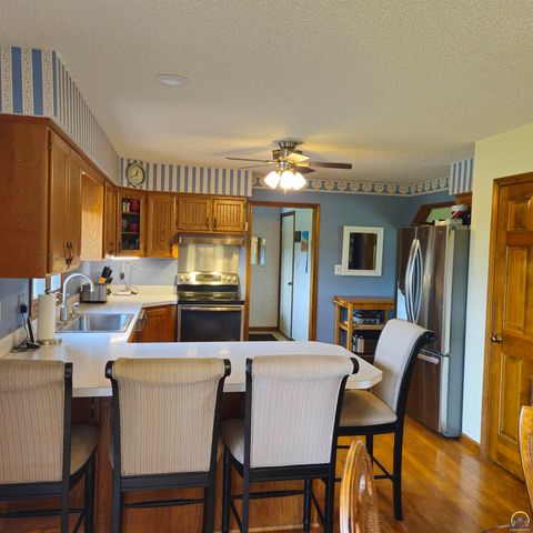 5334 NW Rochester RD, Topeka, KS 66617