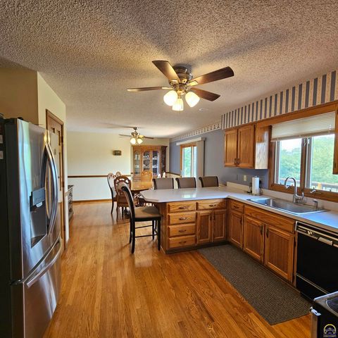 5334 NW Rochester RD, Topeka, KS 66617