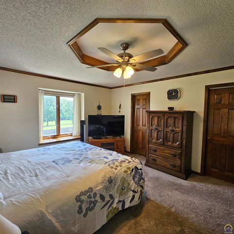 5334 NW Rochester RD, Topeka, KS 66617