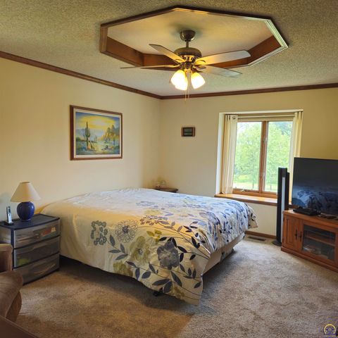 5334 NW Rochester RD, Topeka, KS 66617