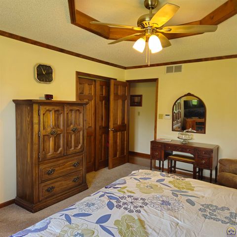 5334 NW Rochester RD, Topeka, KS 66617