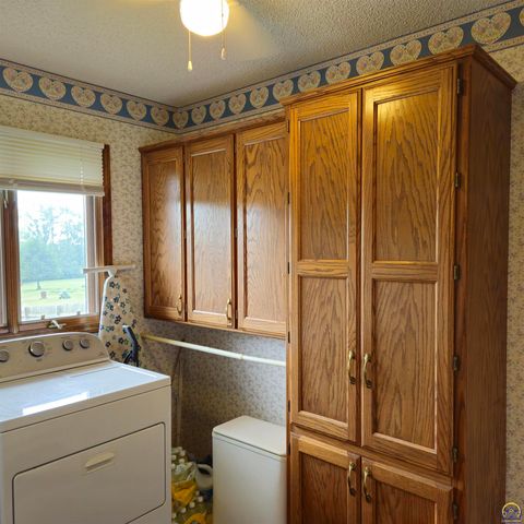 5334 NW Rochester RD, Topeka, KS 66617