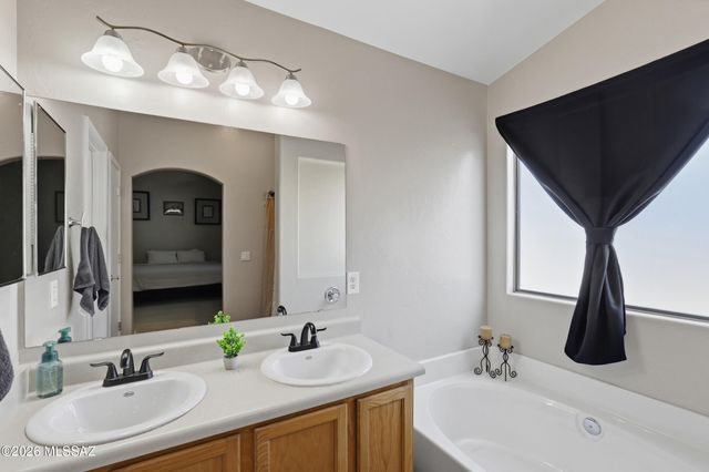 1370 W Calle Rio Lobo, Tucson, AZ 85714