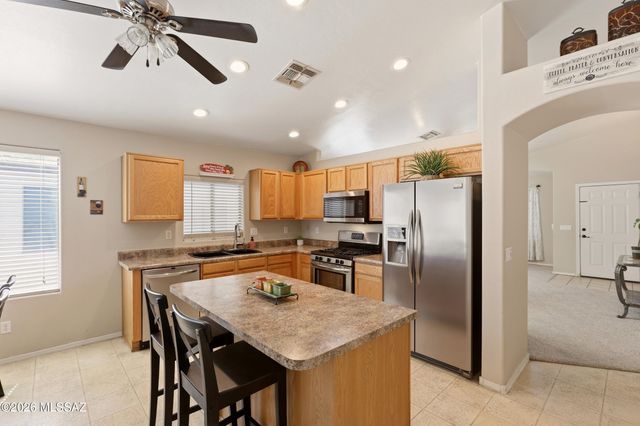 1370 W Calle Rio Lobo, Tucson, AZ 85714