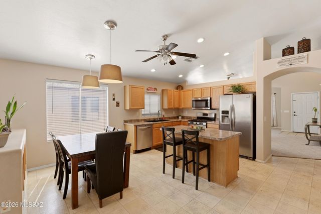 1370 W Calle Rio Lobo, Tucson, AZ 85714