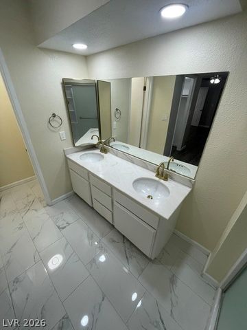 4720 Obannon Drive B, Las Vegas, NV 89102