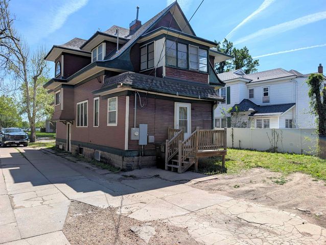 502 S 8th St, Salina, KS 67401