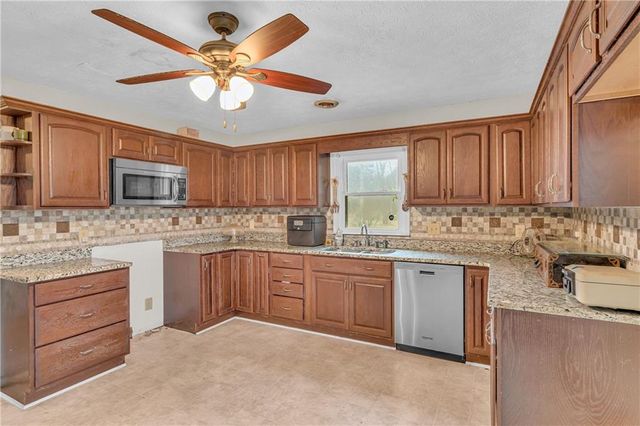 91 Almetie Drive, Toccoa, GA 30577