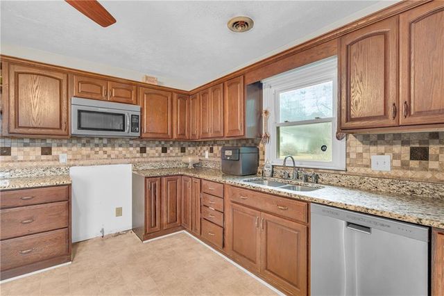 91 Almetie Drive, Toccoa, GA 30577