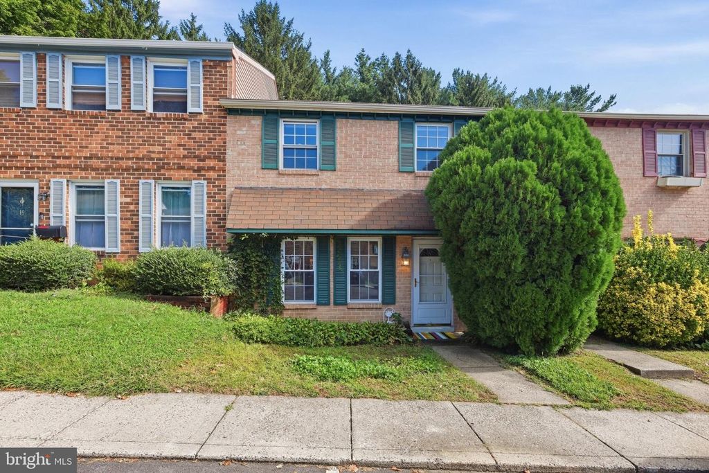 17 CONSTITUTION AVE, Doylestown, PA 18901