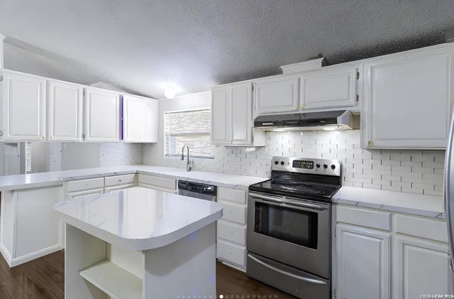 23414 Dragon Rock, Elmendorf, TX 78112