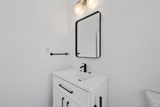 301 E 3rd Street E, Sweeny, TX 77480