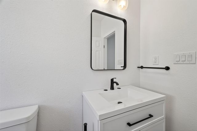 301 E 3rd Street E, Sweeny, TX 77480