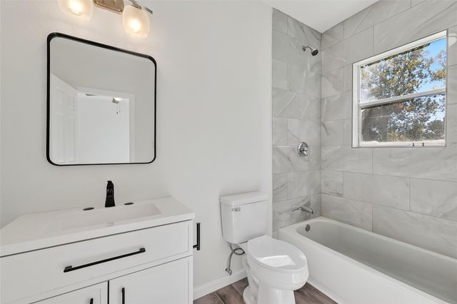 301 E 3rd Street E, Sweeny, TX 77480