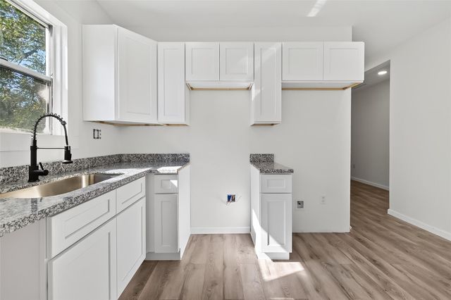 301 E 3rd Street E, Sweeny, TX 77480