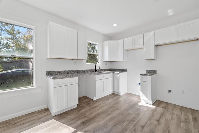 301 E 3rd Street E, Sweeny, TX 77480