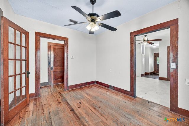 617 N College Street, Gonzales, TX 78629