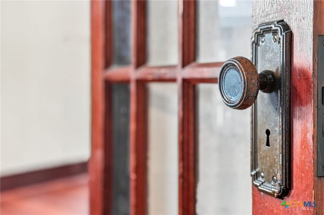 617 N College Street, Gonzales, TX 78629