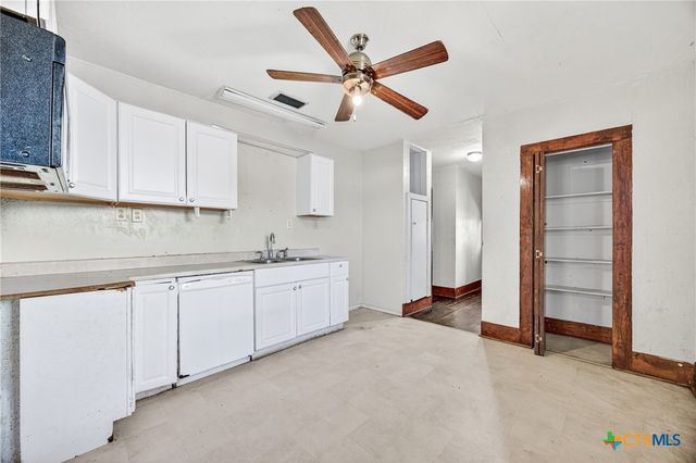 617 N College Street, Gonzales, TX 78629