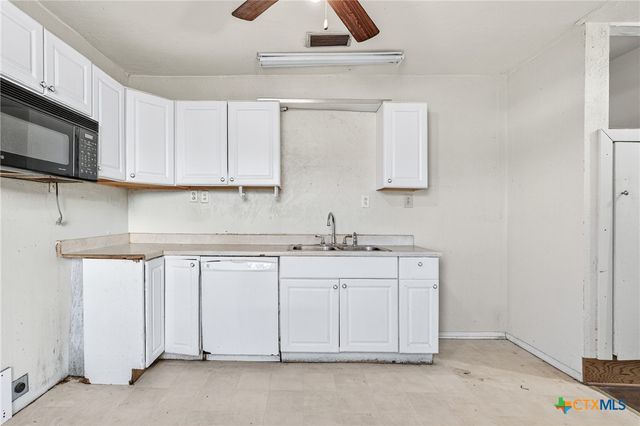 617 N College Street, Gonzales, TX 78629