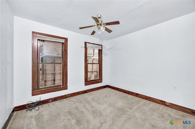 617 N College Street, Gonzales, TX 78629