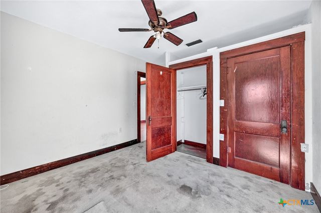 617 N College Street, Gonzales, TX 78629