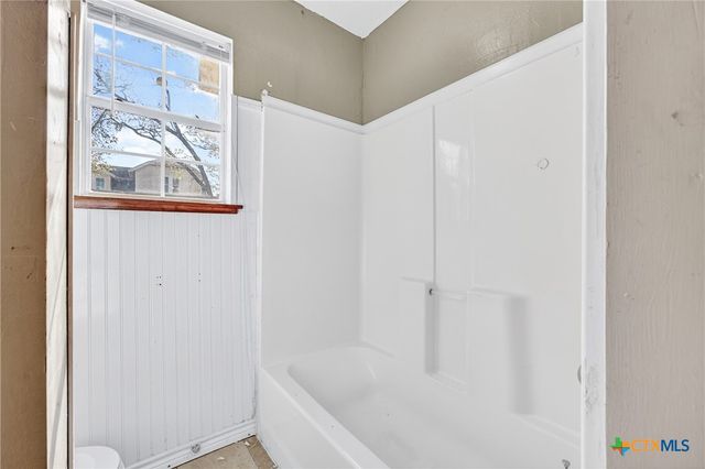 617 N College Street, Gonzales, TX 78629