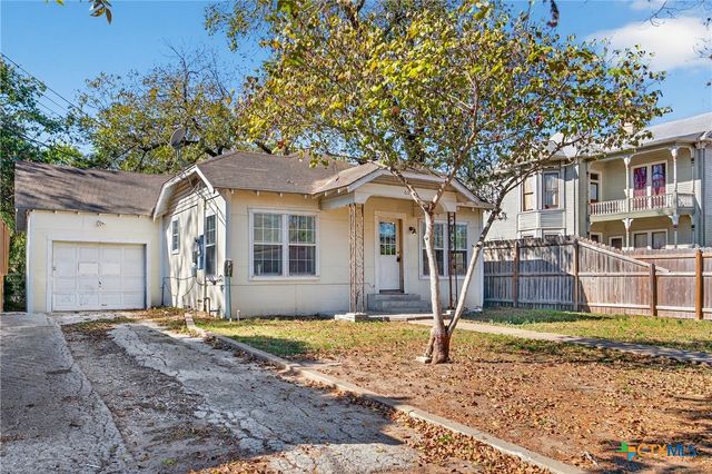 617 N College Street, Gonzales, TX 78629