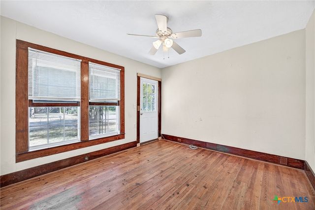 617 N College Street, Gonzales, TX 78629