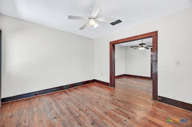 617 N College Street, Gonzales, TX 78629