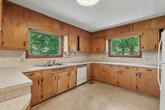 1811 Moore Avenue, Greeneville, TN 37745