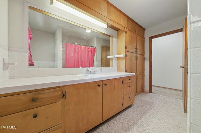 1811 Moore Avenue, Greeneville, TN 37745